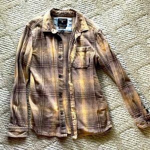 Quiksilver boys flannel size small. EUC. Brown and gold.